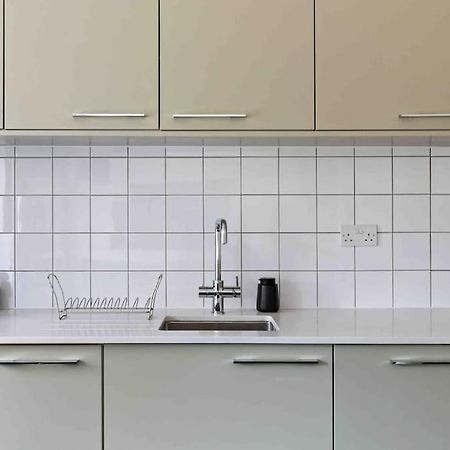 Modern 3 Bed Apartment In Tottenham London Exterior foto
